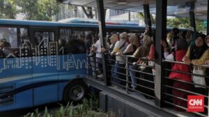 ASN DKI Wajib Selfie Naik Transportasi Umum!