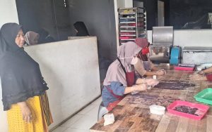 Kisah Inspiratif: Dari Kaki Gunung Ciremai, UMKM Perempuan Raih Sukses Global!