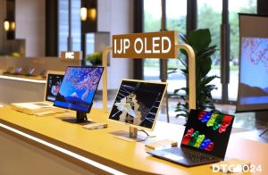 TCL Masuk Ring Pertarungan Layar OLED:  Bisakah Mereka Menumbangkan Raja?