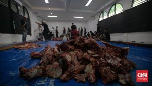 Tradisi Unik Bagi-Bagi Daging Kurban di Agam!