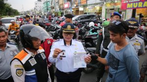 Strategi Wali Kota Surabaya Segel Parkir Minimarket: Benarkah Tepat Sasaran?