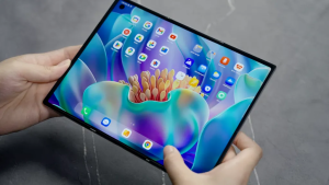 Inovasi Gila! Tecno Bikin HP Lipat 3 Super Tipis?