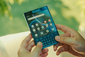 BlackBerry Kembali! Titan 2: Nostalgia & Teknologi Canggih!