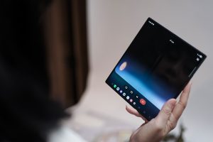 Rahasia Ponsel Lipat Terkuat Samsung: Z Fold7 & Z Flip7 Tahan Lama!