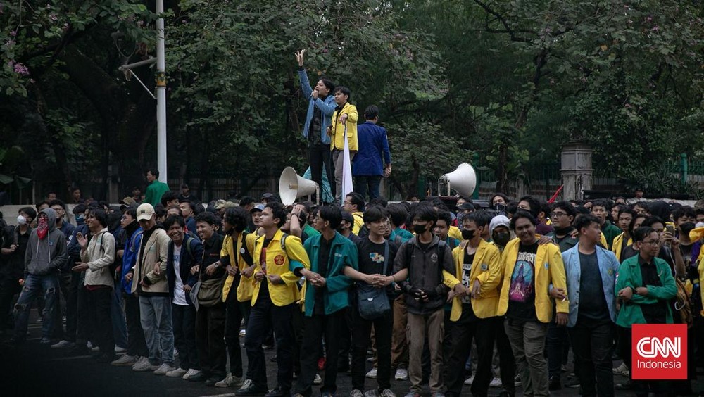 Aksi BEM SI: Desakan Reformasi Polri Menggema di Senayan!