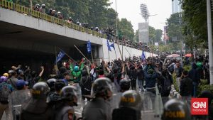 Demo Ricuh di DPR Ganggu Transportasi Jabodetabek!