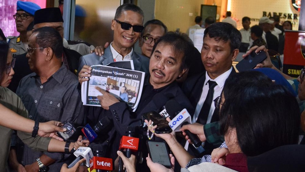 Heboh! Peluncuran Buku Roy Suryo di UGM Dibatalkan! 1 Heboh! Peluncuran Buku Roy Suryo di UGM Dibatalkan!