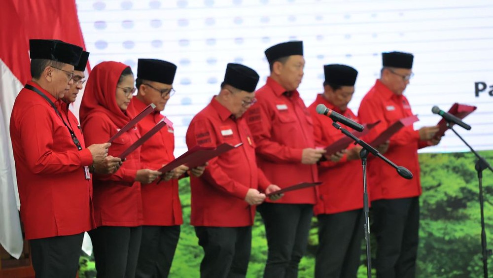 Megawati Resmikan Jajaran Baru PDIP: Kejutan di Balik Pelantikan Tertutup!