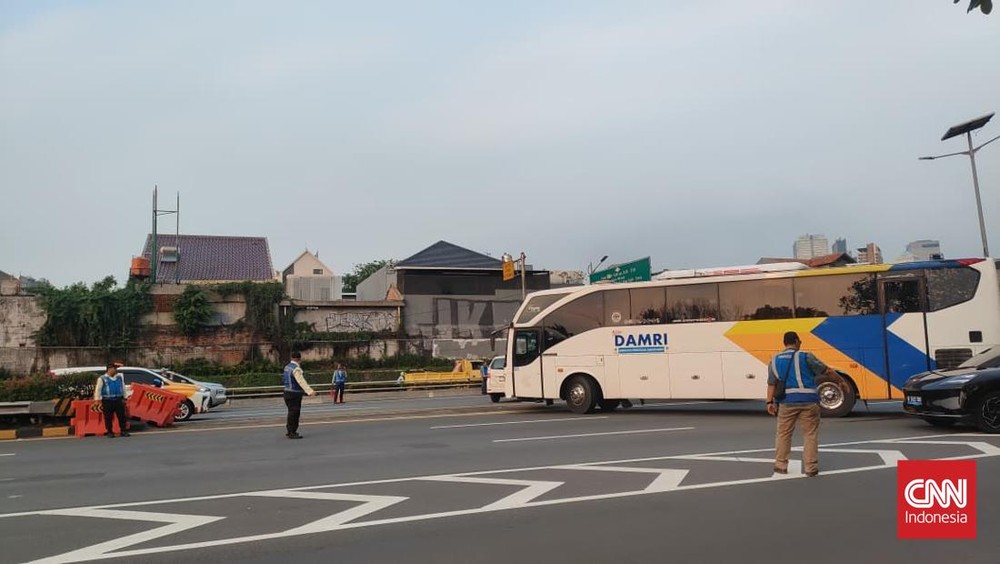 Penutupan Tol Dalam Kota: Aksi Demo Picu Kemacetan Total!