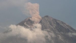 Semeru Kembali Mengamuk! Warga Diminta Waspada!