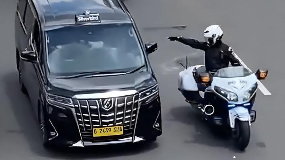 Hentikan Sirine Pejabat! Istana Bereaksi Atas Gerakan Viral 1 Hentikan Sirine Pejabat! Istana Bereaksi Atas Gerakan Viral