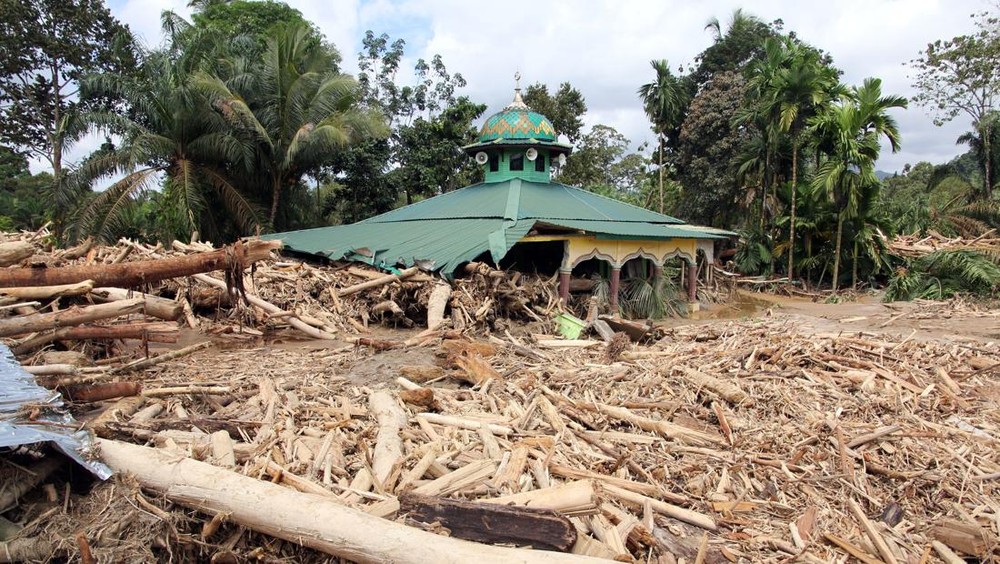 Lenterapos 22 Banjir Sumatra: Korban Tembus 300, Sibolga Terisolasi!