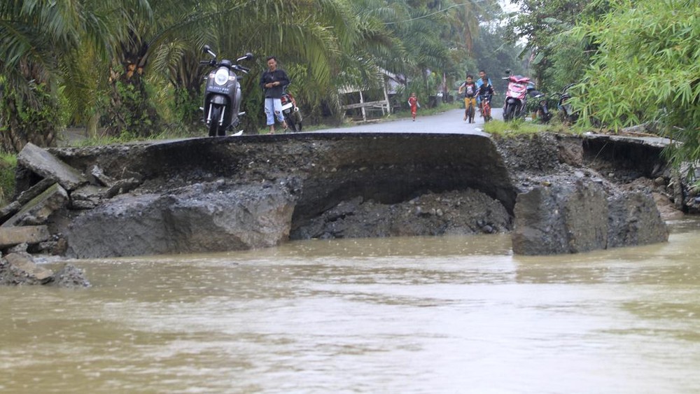 Prabowo Turun Tangan! Atasi Banjir Longsor Sumatra 1 Prabowo Turun Tangan! Atasi Banjir Longsor Sumatra