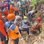 Tragedi Trenggalek: Satu Keluarga Tertimbun, Evakuasi Dramatis!