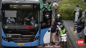 Banjir Jakarta Lumpuhkan Transjakarta, Rute Diubah!