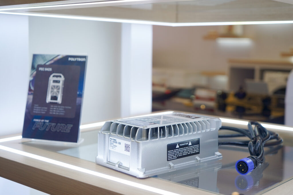 Charger Kilat Motor Listrik Polytron: Revolusi Touring! 1 Charger Kilat Motor Listrik Polytron: Revolusi Touring!