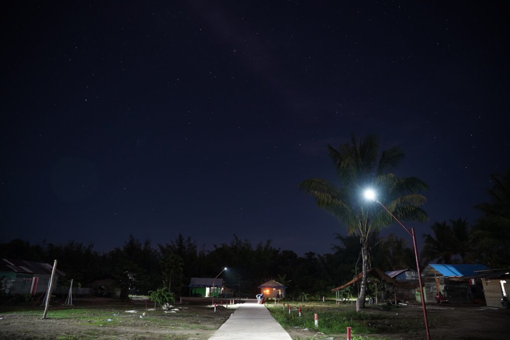 Penerangan Revolusioner: Signify Ubah Wajah Pulau Buru!