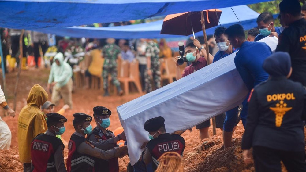 Sumatra Berduka: Ribuan Jiwa Melayang, RS Berjuang Bangkit! 1 Sumatra Berduka: Ribuan Jiwa Melayang, RS Berjuang Bangkit!