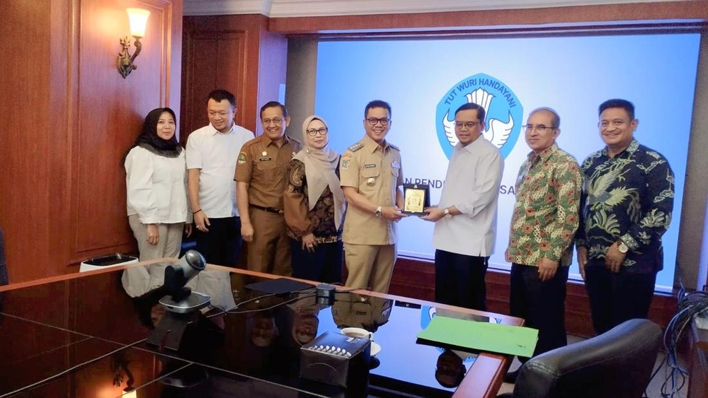 Guru Honorer Full Senyum! Kabar Baik dari Bandung