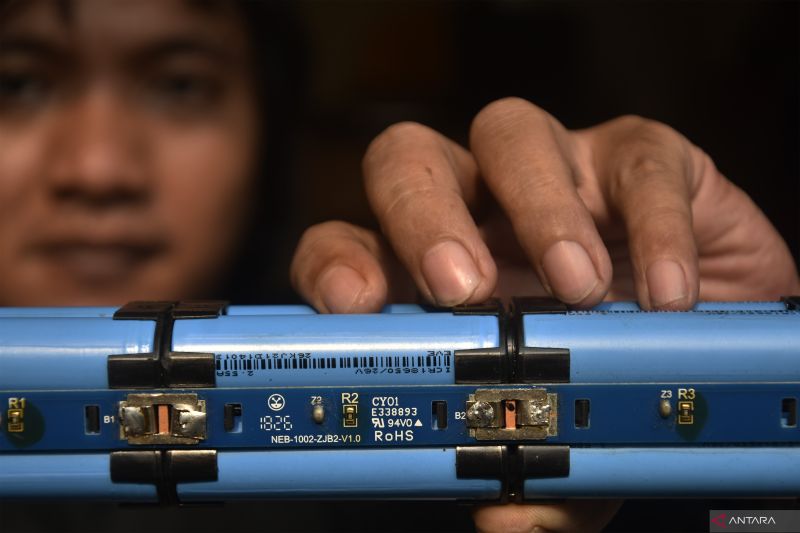 Baterai Lithium Meledak: Ini Rahasia di Balik Bahaya & Solusinya!