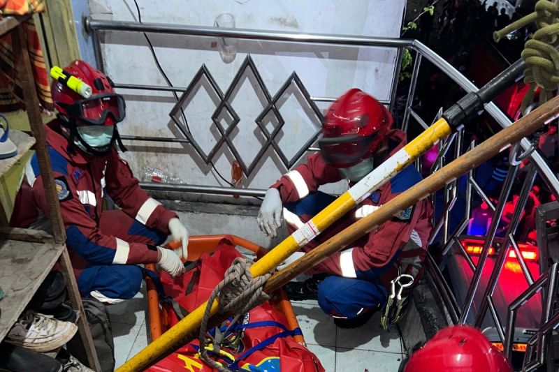 Lenterapos 5 Terkuak! Evakuasi Dramatis Jasad Pria di Kos Cilincing