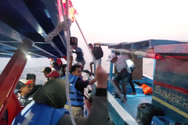 Lenterapos 4 Detik Detik Menegangkan Evakuasi Kapal Mati Mesin