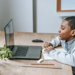 Anak Aman di Era Digital Kunci Pengawasan Orang Tua